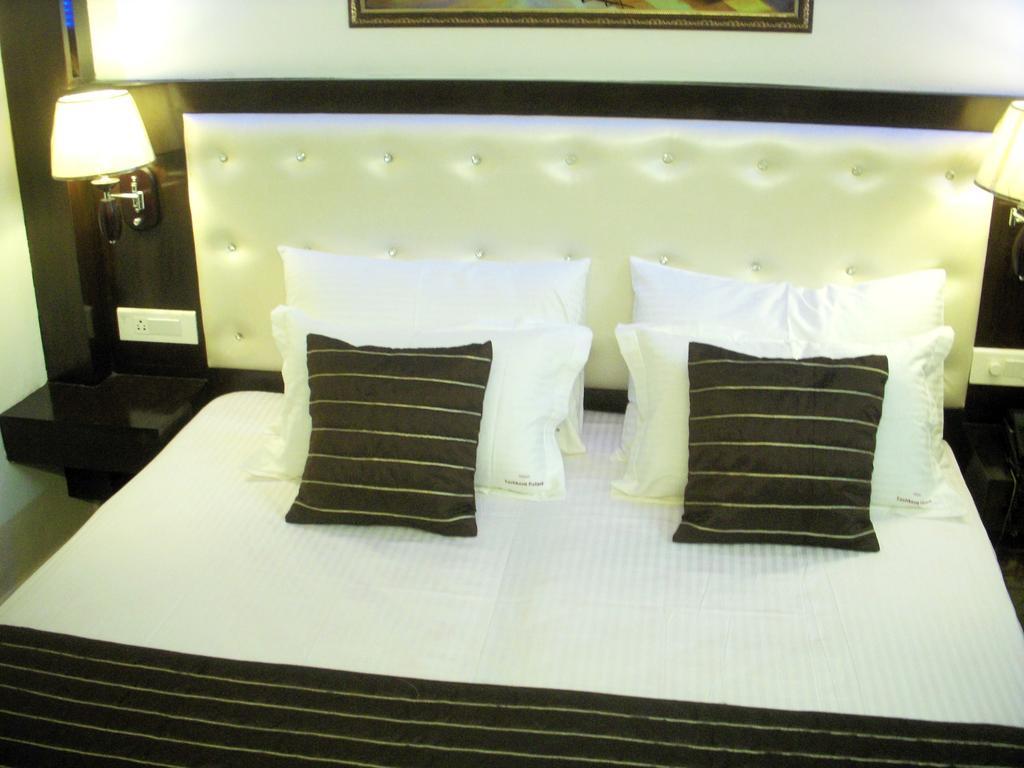 Hotel Tashkent Palace - Near New Delhi Railway Station Exterior foto